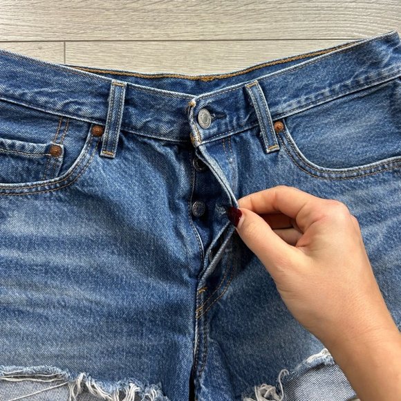 Levi’s 501 Cut Off Raw Hem Medium Wash Jean Shorts - Picture 4 of 10